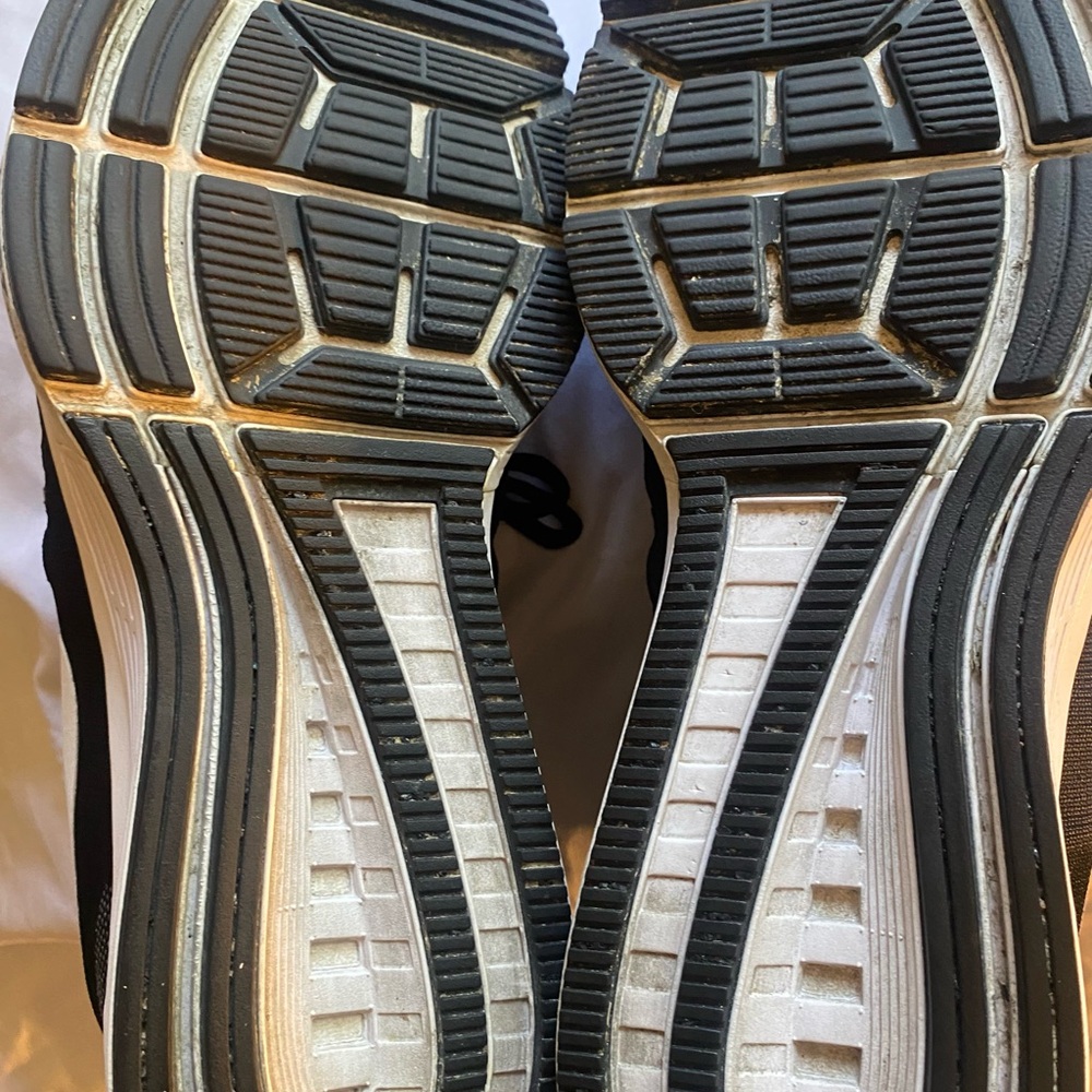 Nike women’s Black Zoom Vomero11 Size 10.5 excellent condition - Picture 7 of 8